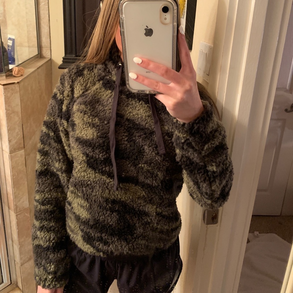 cropped hoodie